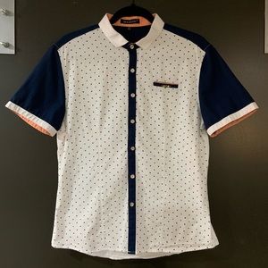 Unique Men’s Short Sleeve Button Up!